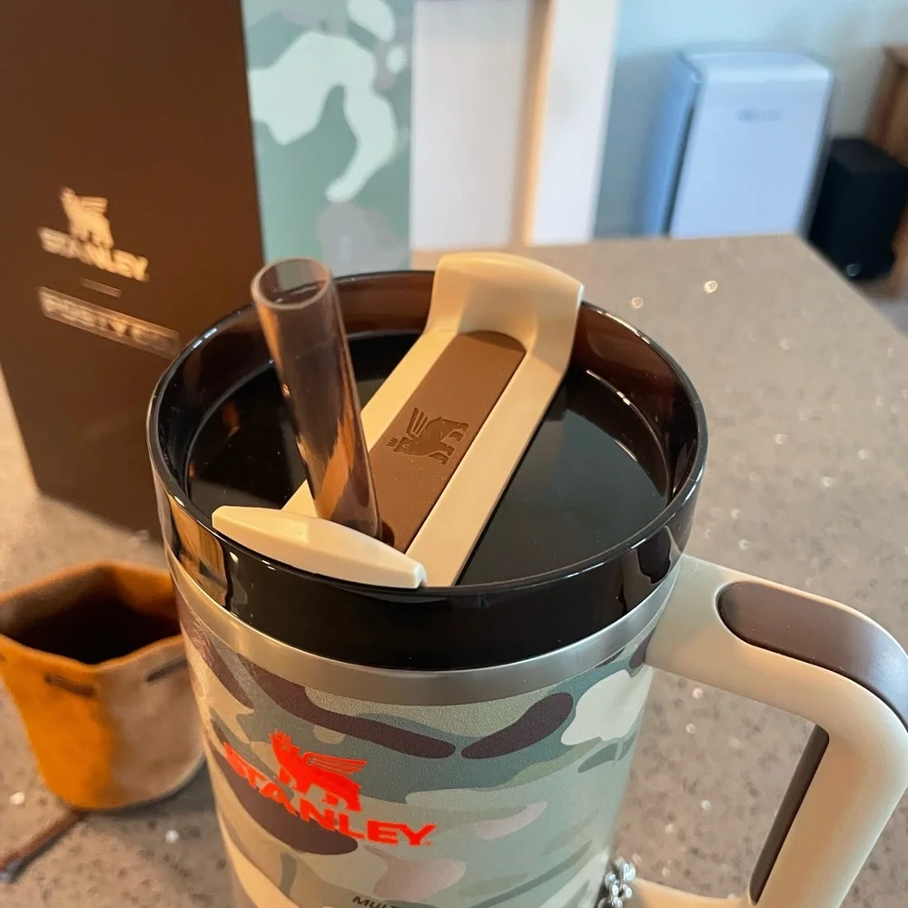 Stanley Multicam Post Malone LIMITED DROP - Picture 3 of 8